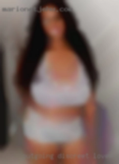 Outgoing, discreet, loves chat Regina  music.